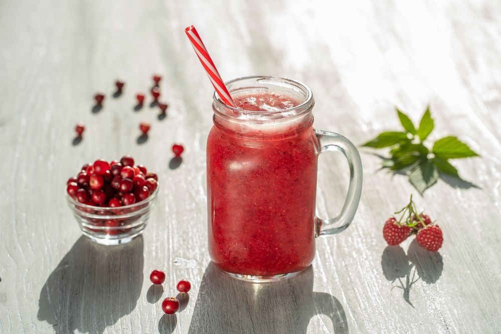 A recipe for a delicious summer berry smoothie drink