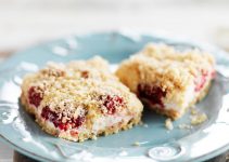 A recipe for some delicious Keto cranberry cheesecake bars with crumble topping.