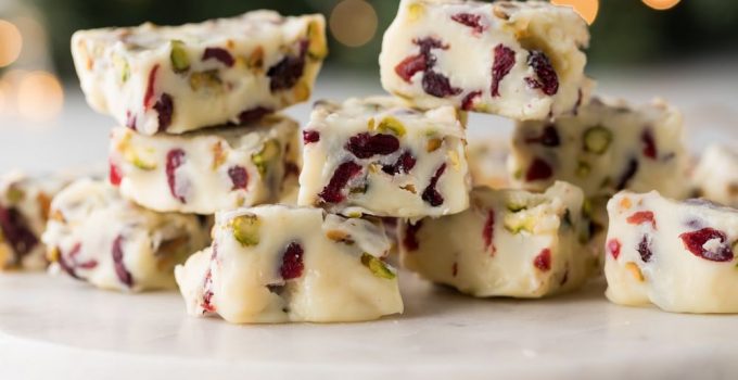 Fudge recipe with pistachios, cranberries and white chocolate